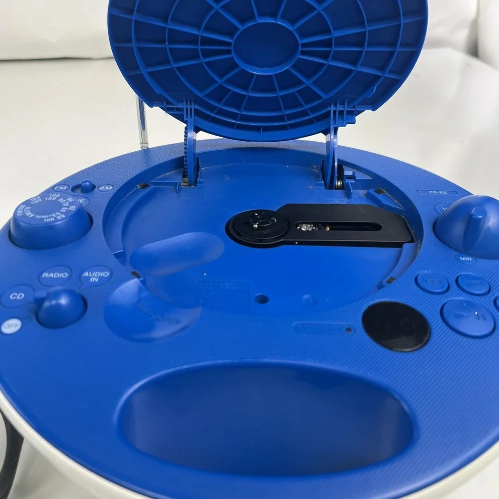 Sony ZS-E5 Blue Portable CD Player Stereo Boombox AM/FM Radio Audio In AC DC